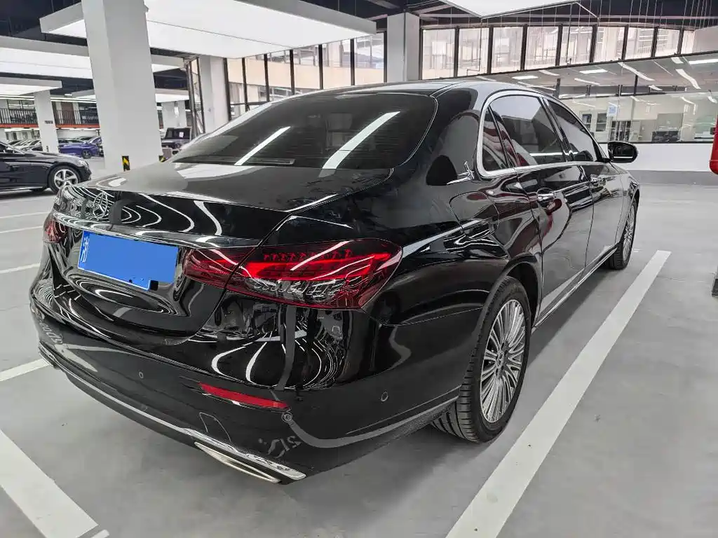 Mercedes-Benz E-Class 2023 — фото 7