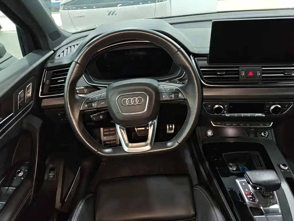 Audi Q5L 2024 — фото 15