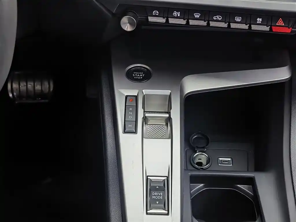 Peugeot 408X 2025 — фото 13