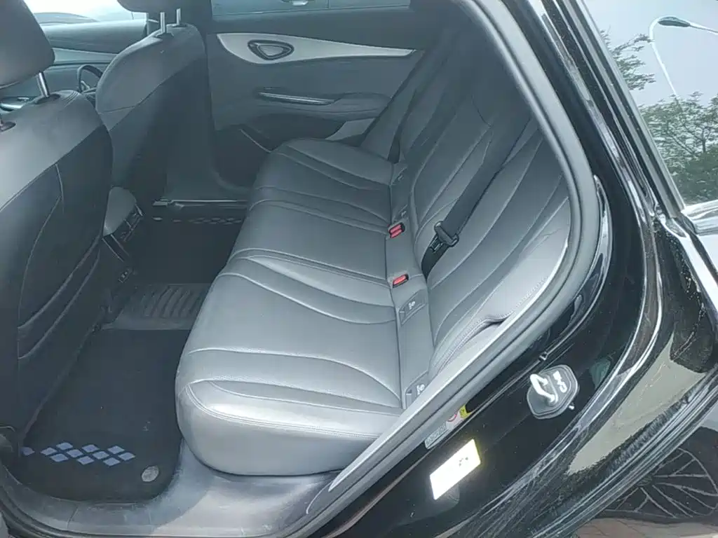 BYD Seal 07 DM-i 2025 — фото 17