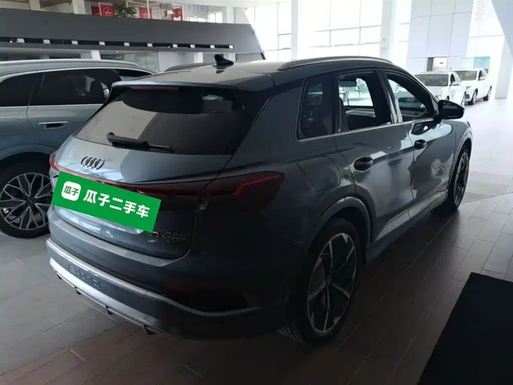 Audi Q4 e-tron 2023 — фото 7