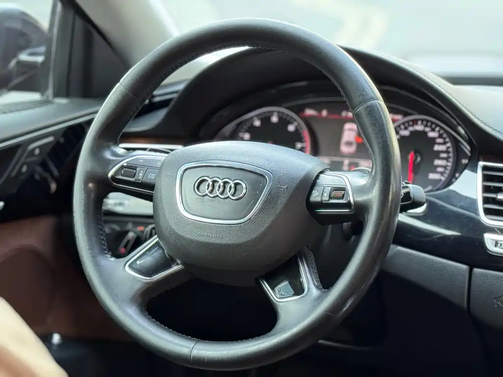 Audi A8 2016 — фото 6