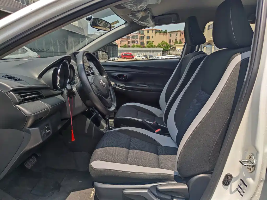Toyota Yaris L 2021