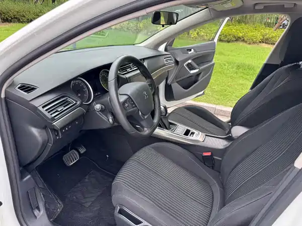 Peugeot 408 2015