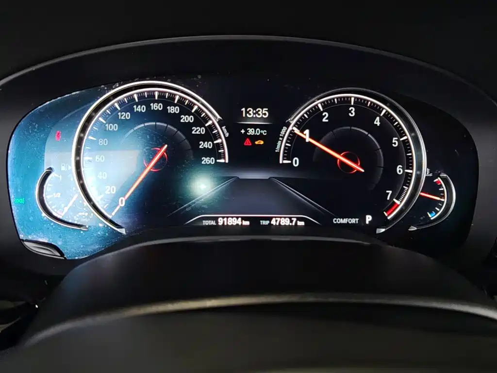 BMW 5 Series 2018 — фото 12