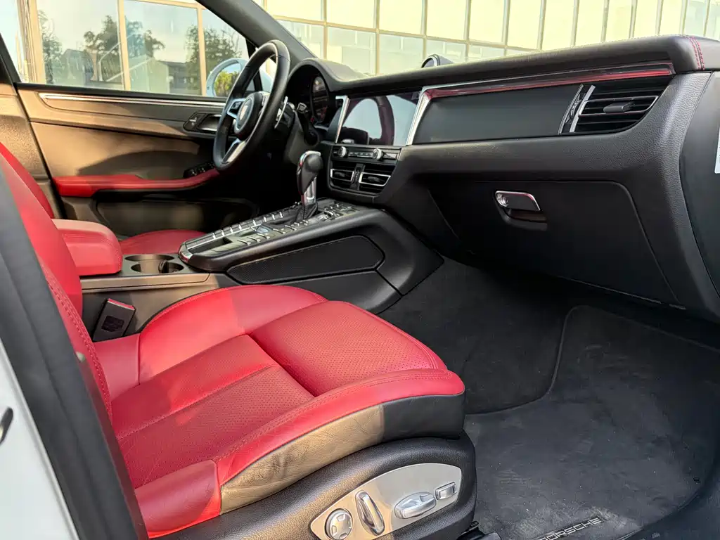 Porsche Macan 2020 — фото 14