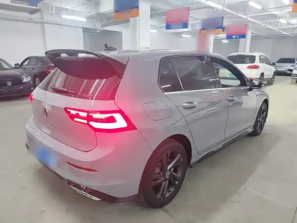 Volkswagen Golf 2024