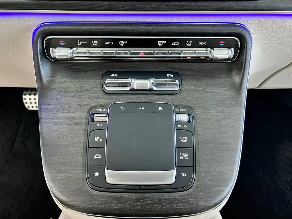 Mercedes-Benz V-Class 2025 — фото 19