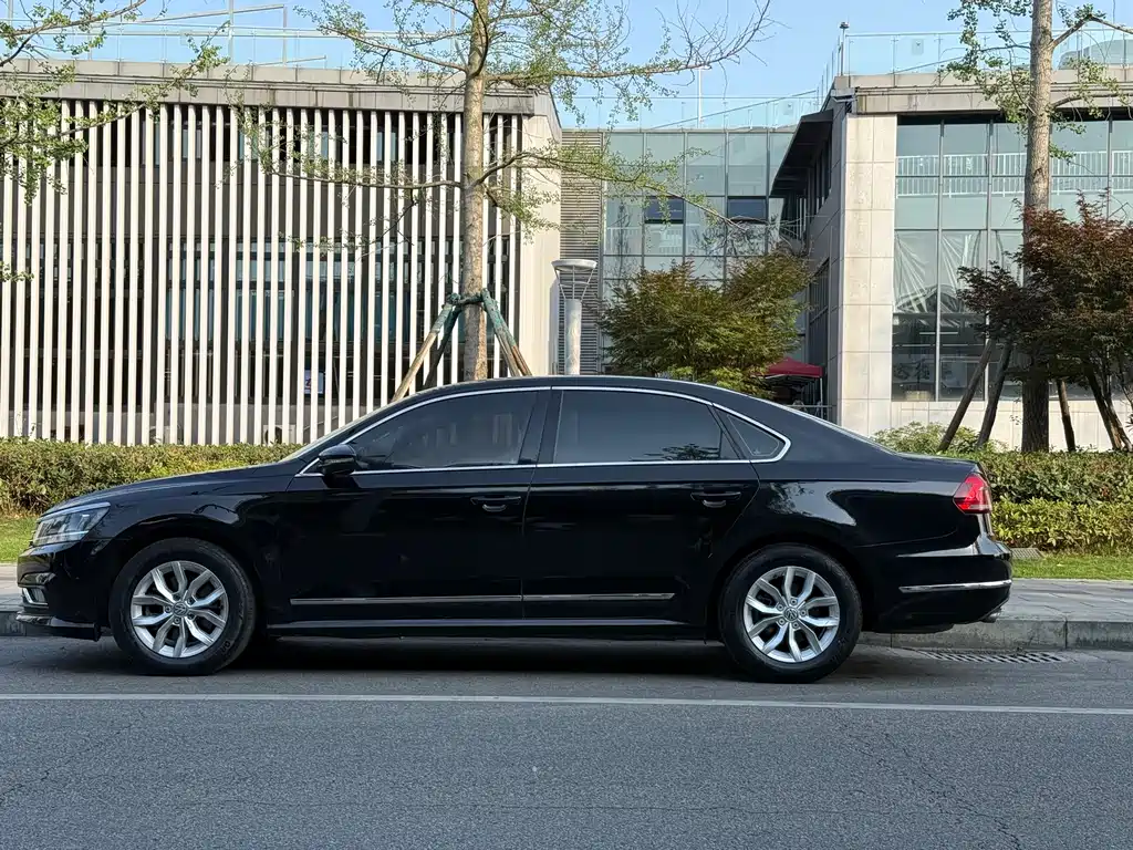 Volkswagen Passat 2017 — фото 18
