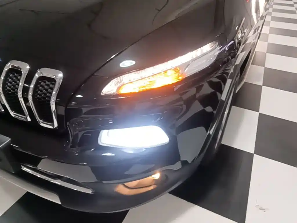 Jeep Cherokee 2018 — фото 24