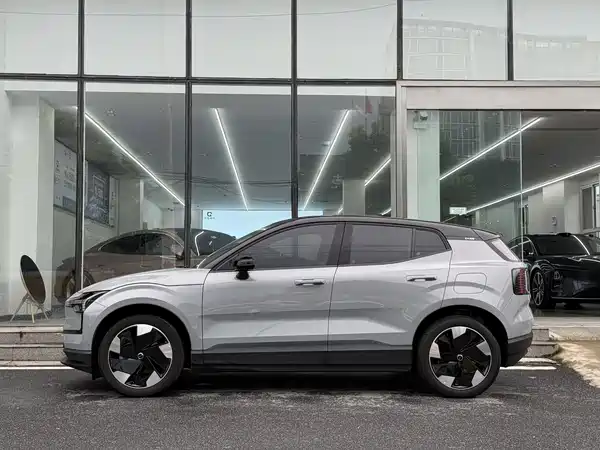 Volvo EX30 2024