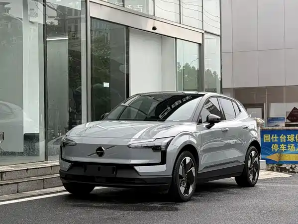 Volvo EX30 2024