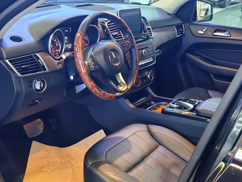 Mercedes-Benz GLE 2015 — фото 6