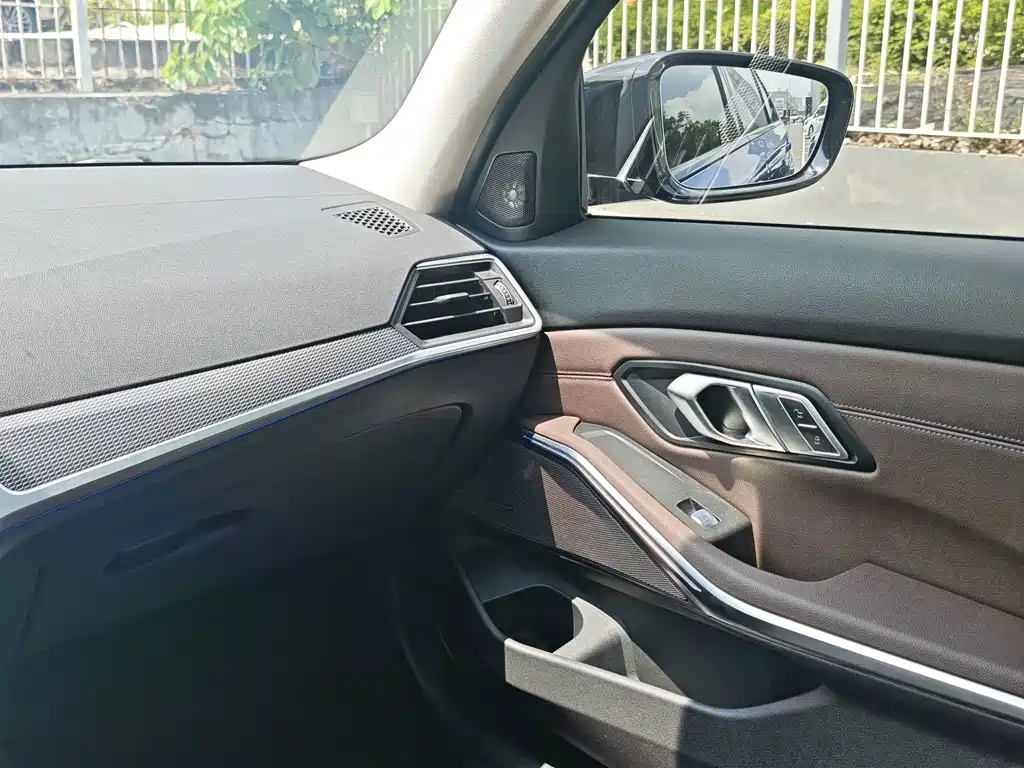 BMW 3 Series 2019 — фото 15