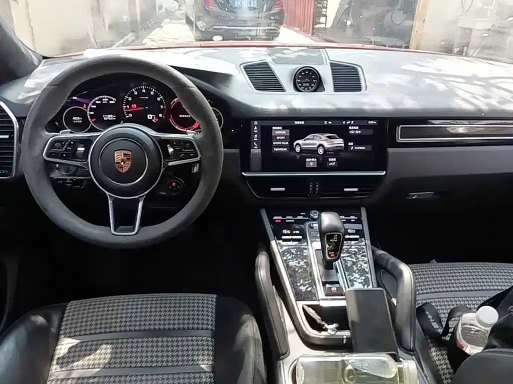 Porsche Cayenne 2020 — фото 10