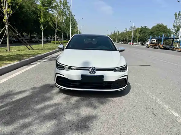 Volkswagen Golf 2024