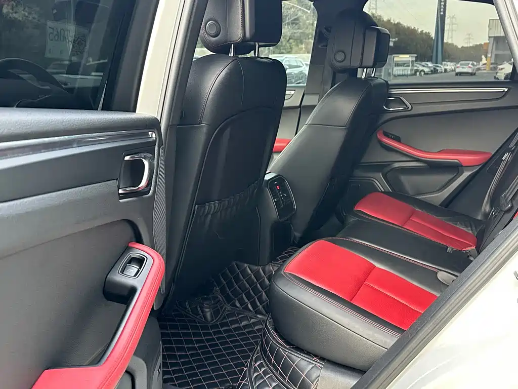 Porsche Macan 2015 — фото 14