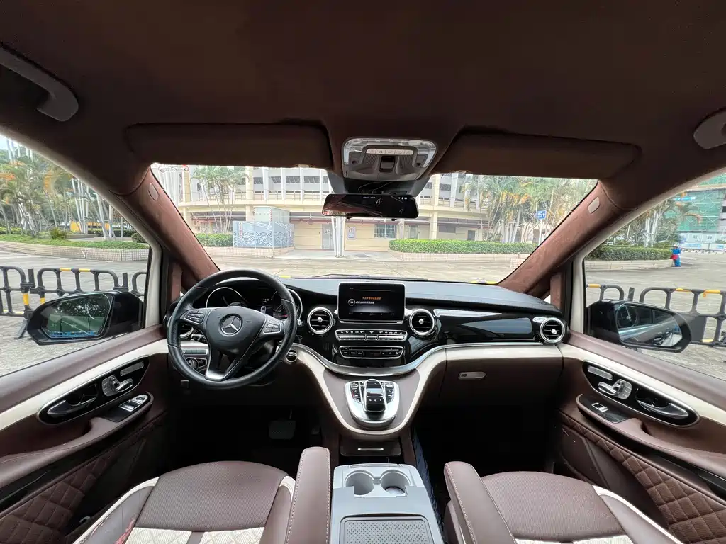 Mercedes-Benz V-Class 2019 — фото 12