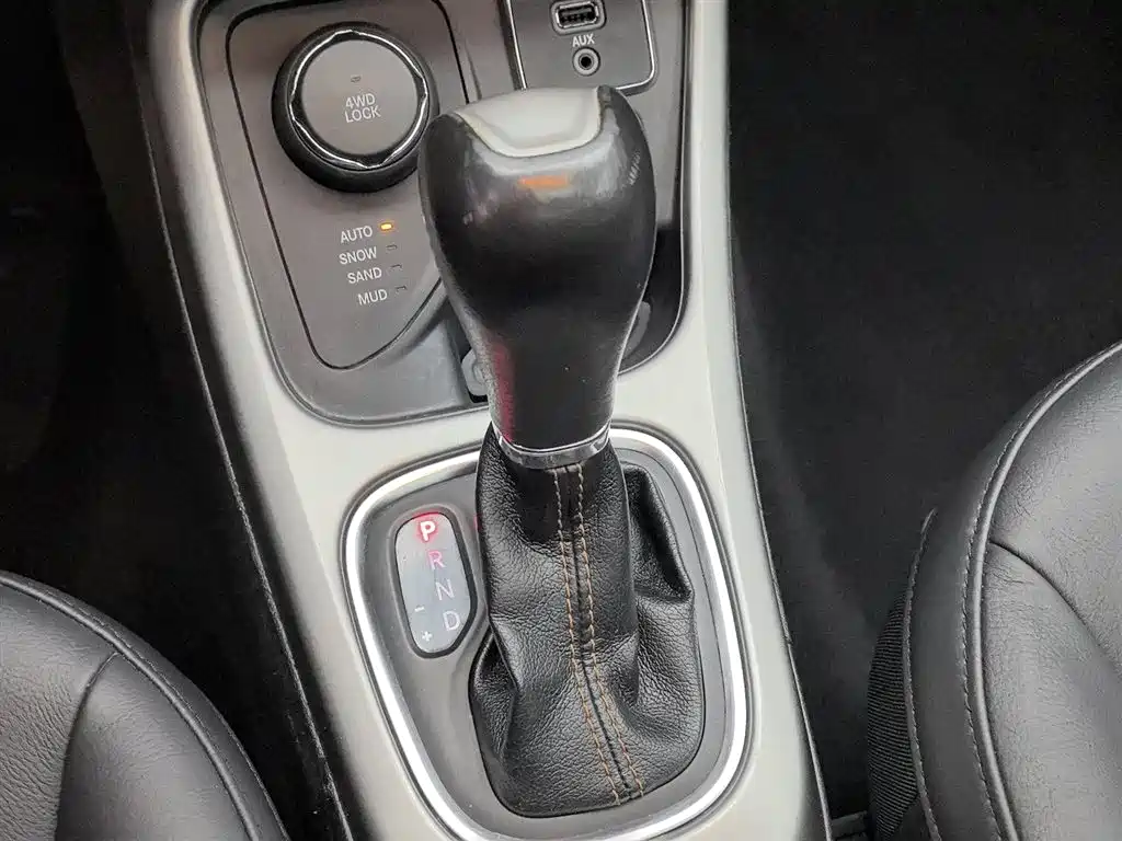 Jeep Compass 2018 — фото 13
