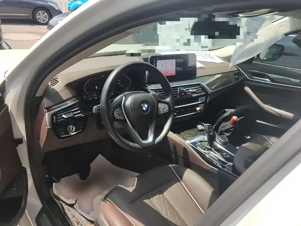 BMW 5 Series 2021 — фото 10