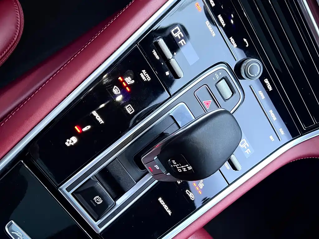 Porsche Panamera 2018 — фото 25