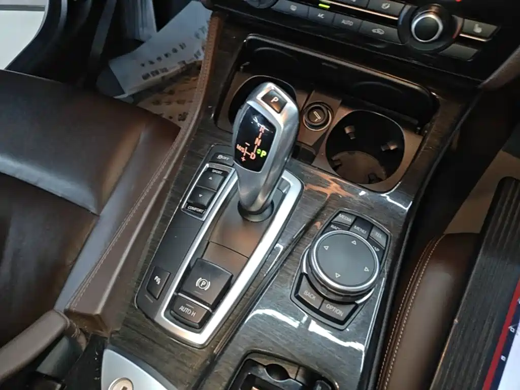 BMW 5 Series 2015 — фото 14