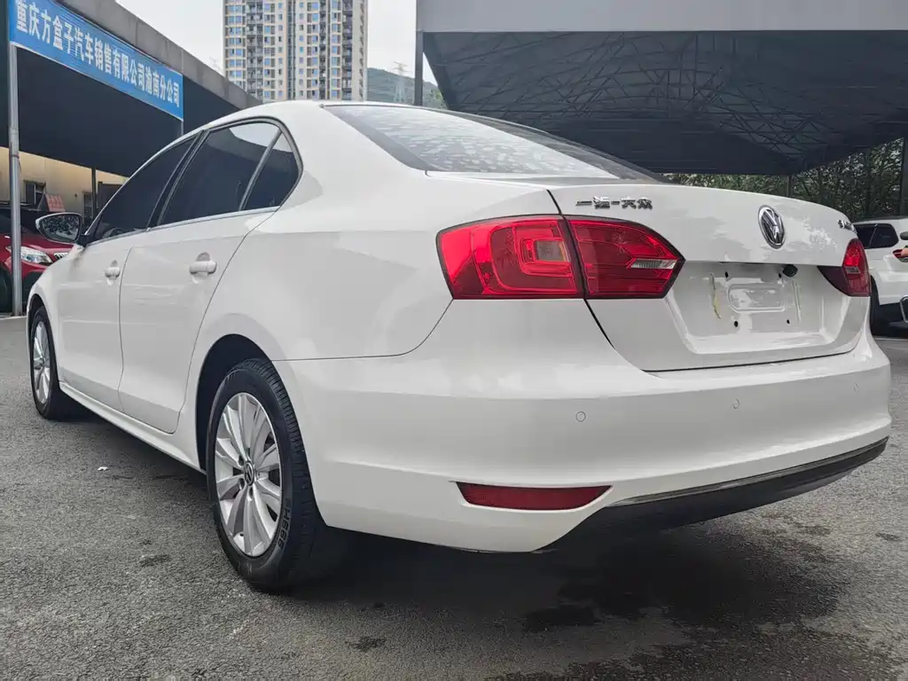 Volkswagen Sagitar 2015