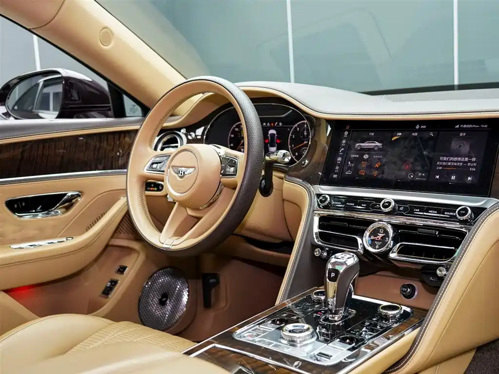 Bentley Flying Spur 2022 — фото 19