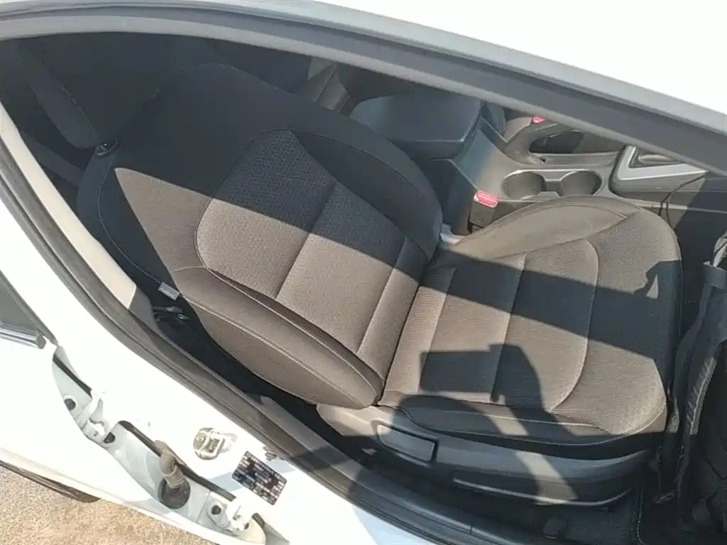 Hyundai Elantra 2017 — фото 25