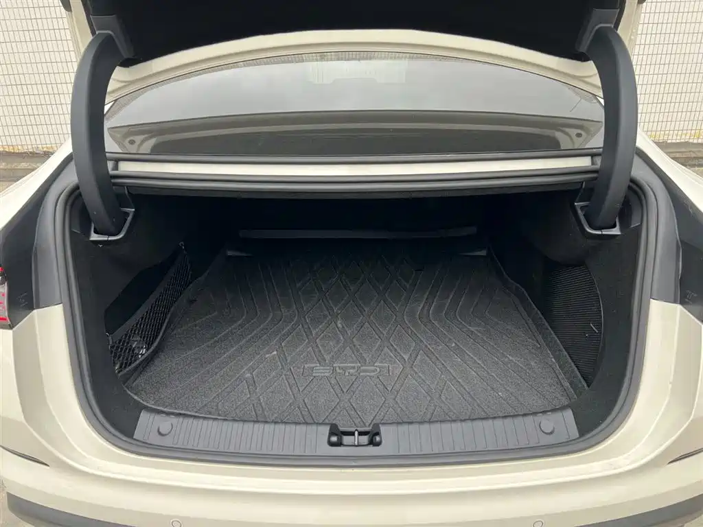 BYD Seal 07 DM-i 2025 — фото 20