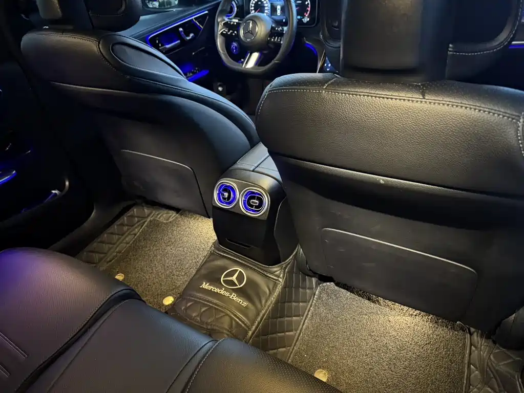 Mercedes-Benz C-Class 2023 — фото 12