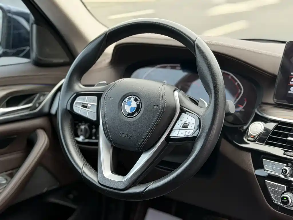 BMW 5 Series 2024 — фото 12