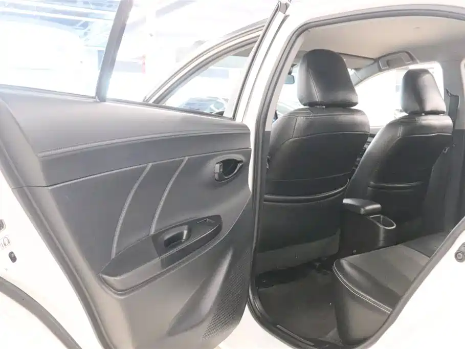Toyota Yaris L 2020 — фото 12