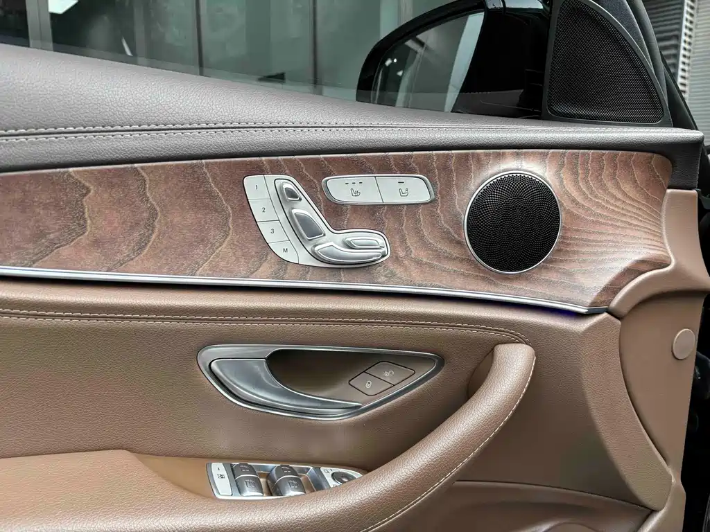 Mercedes-Benz E-Class 2023 — фото 9