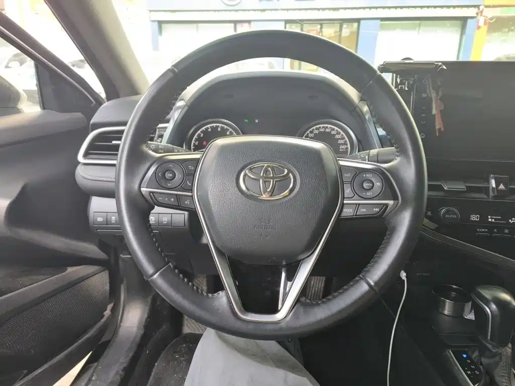 Toyota Camry 2022 — фото 3