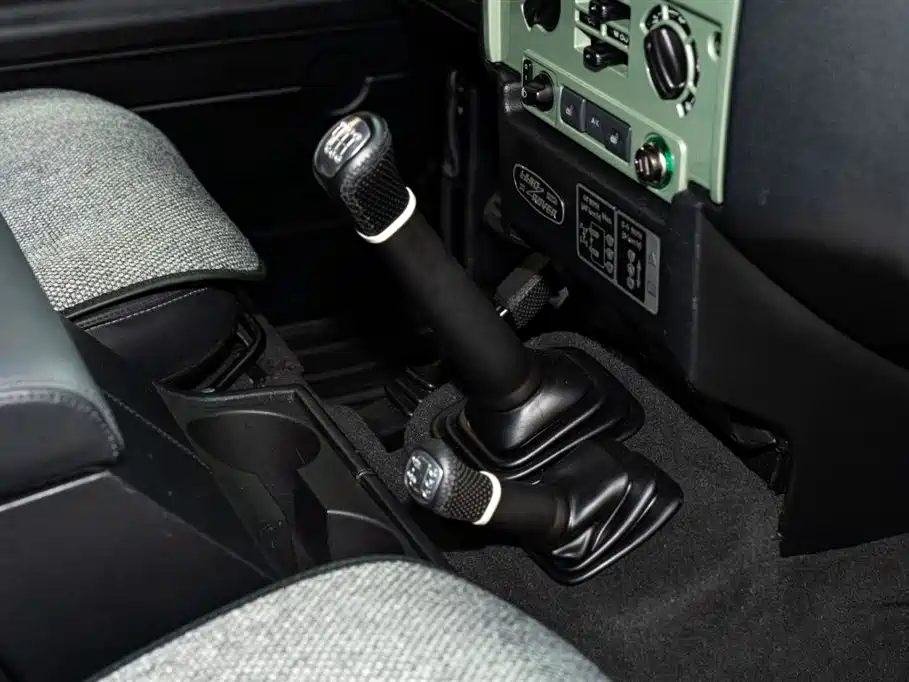 Land Rover Defender 2017 — фото 15