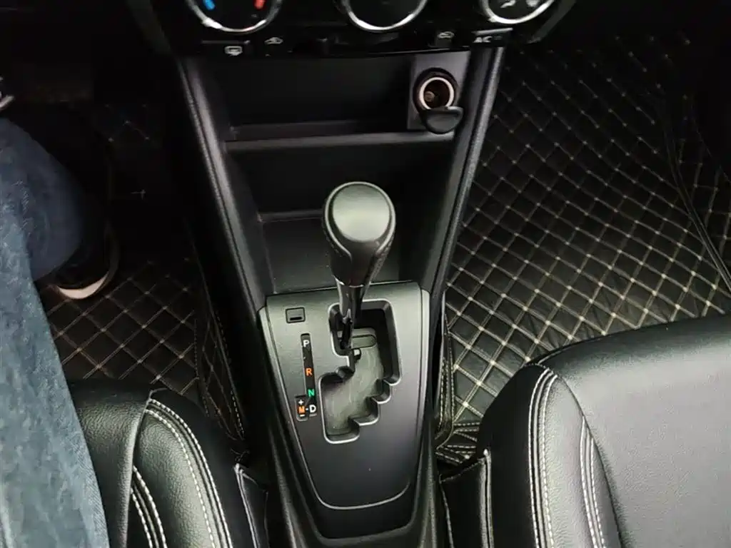 Toyota Yaris L 2019 — фото 14