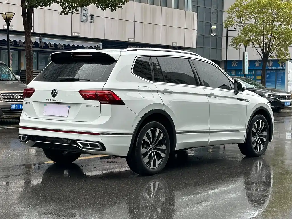 Volkswagen Tiguan L 2023 — фото 12
