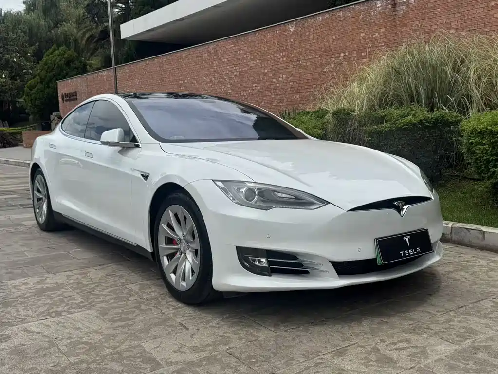 Tesla Model S 2014 — фото 9