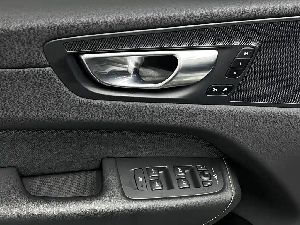 Volvo XC60 2024 — фото 35