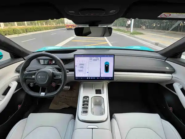 Xiaomi SU7 2024