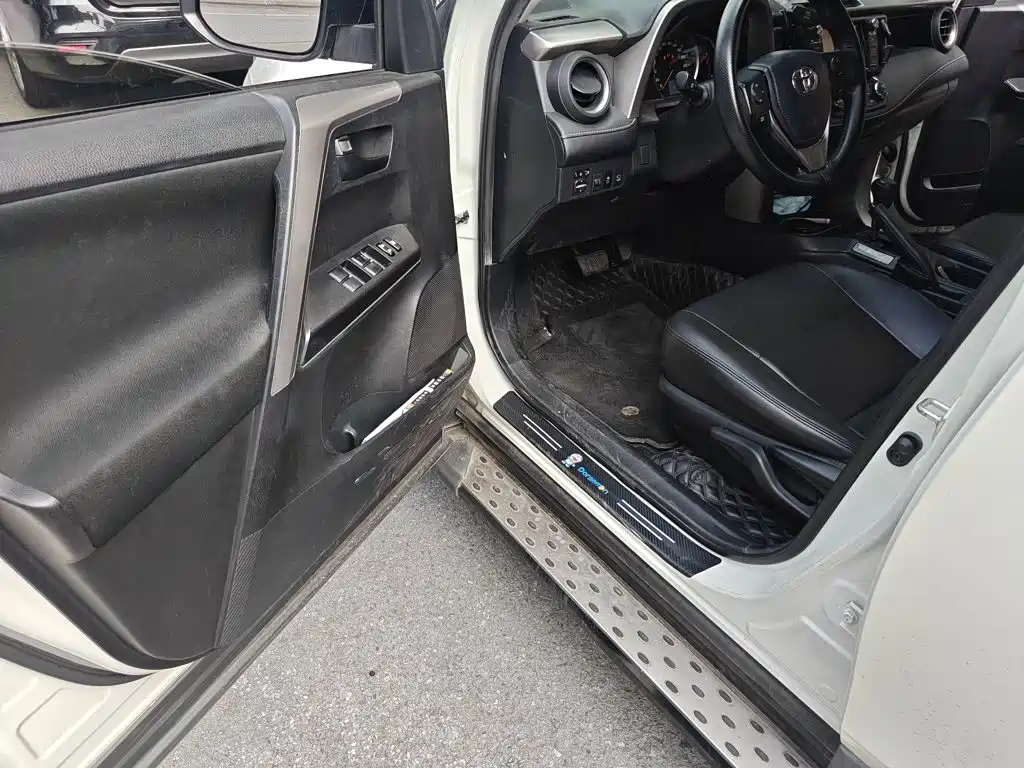 Toyota RAV4 2019 — фото 14