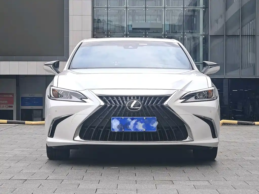 Lexus ES 2023