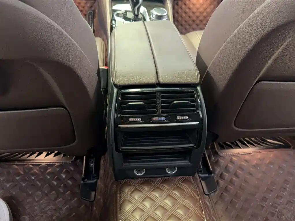 BMW 5 Series 2019 — фото 17