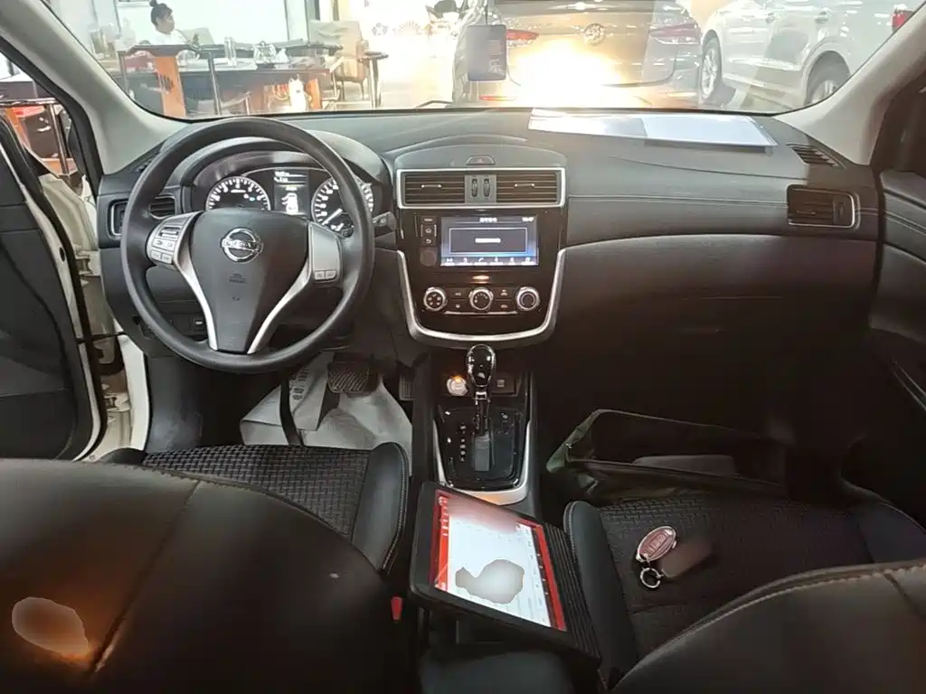 Nissan Tiida 2018 — фото 10