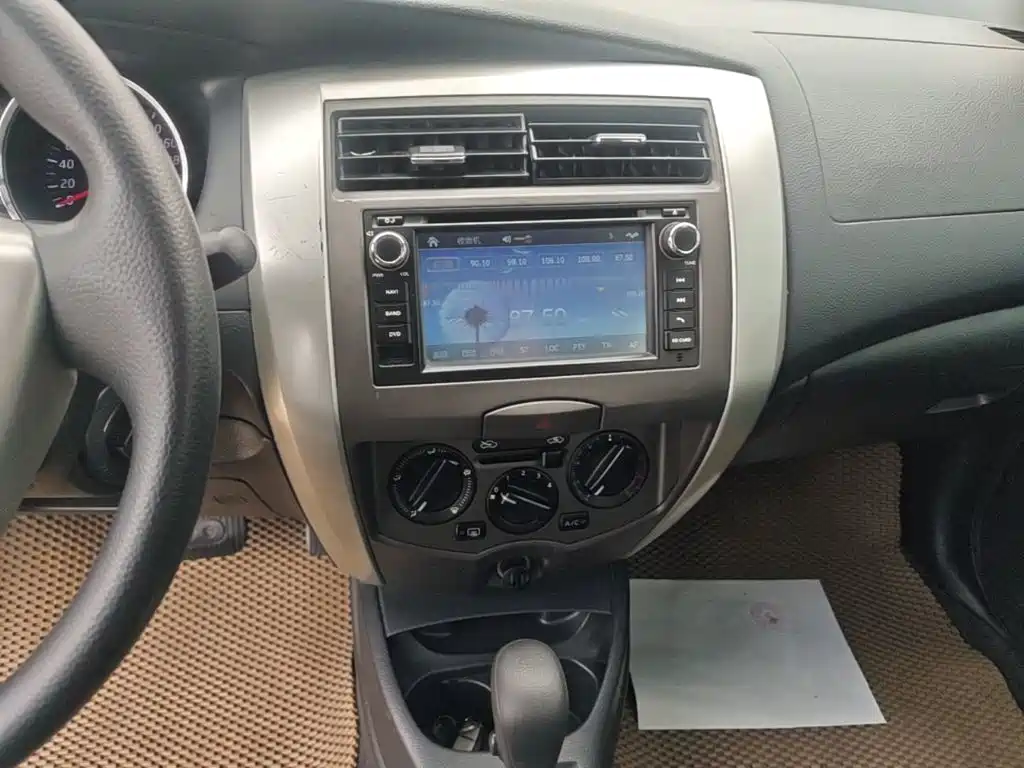 Nissan Livina 2015 — фото 13