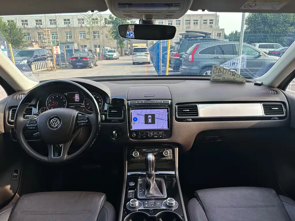 Volkswagen Touareg 2017 — фото 16