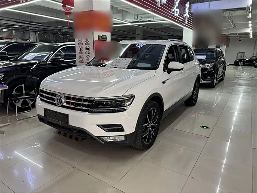 Volkswagen Tiguan L 2017 — фото 1