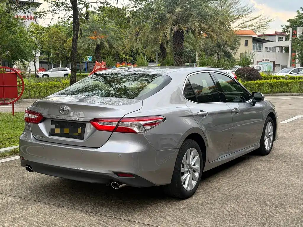 Toyota Camry 2022 — фото 7