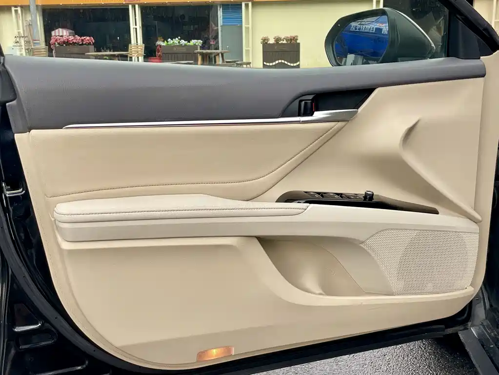 Toyota Camry 2019 — фото 10